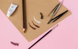 Distribuidores de insumos para cejas y pestañas