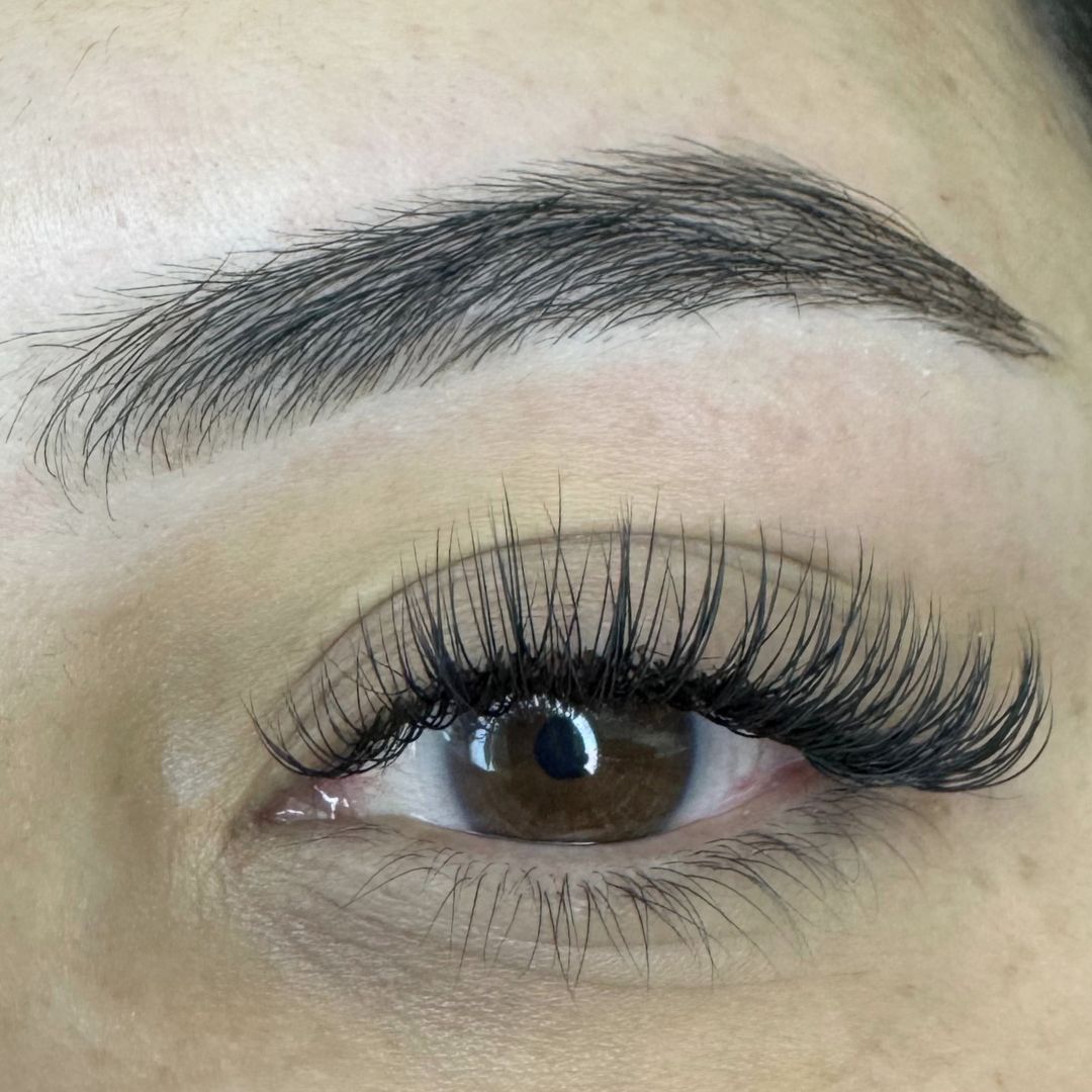 Sombreado de cejas con henna Pereira