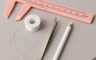 ¿Qué materiales se necesitan para depilar cejas?